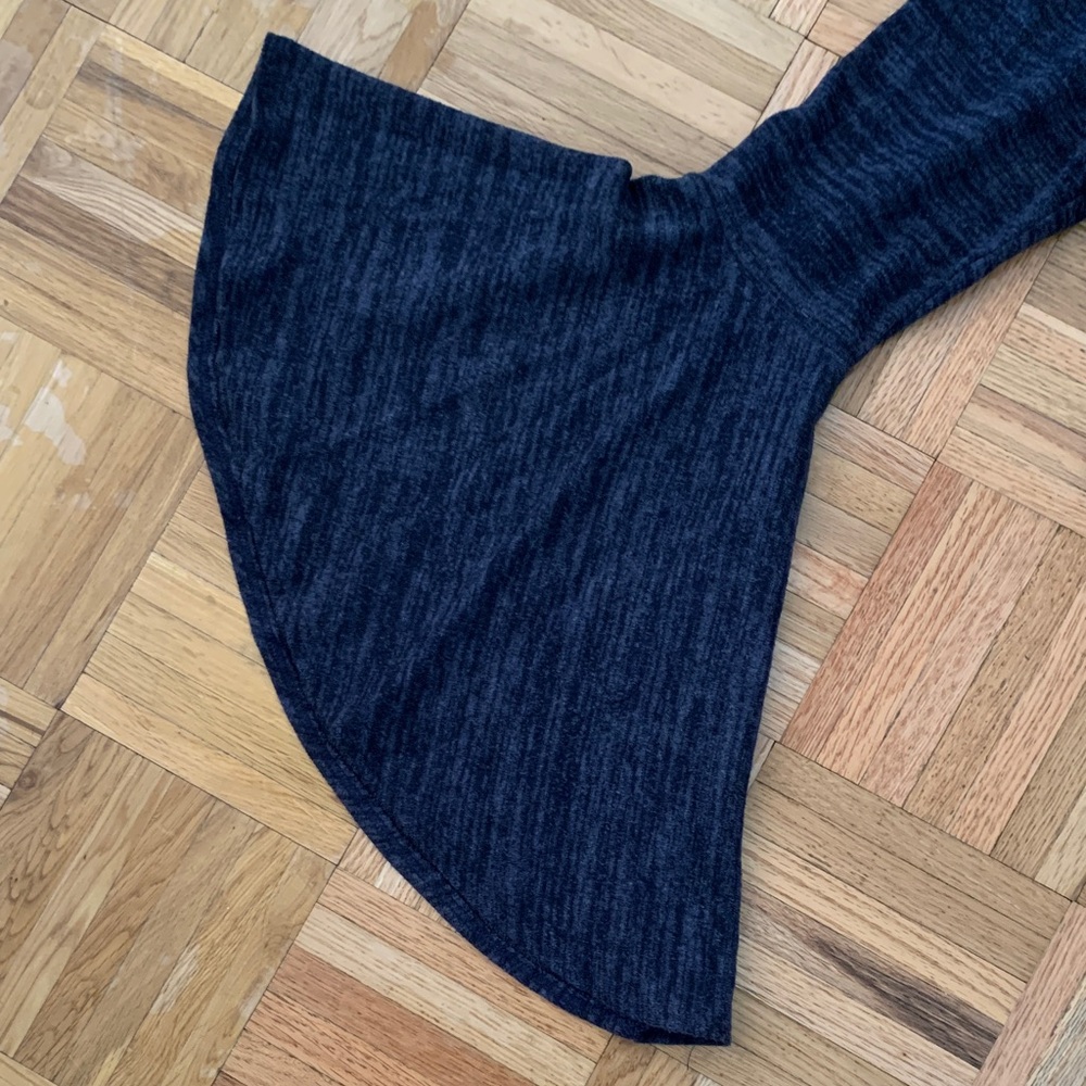 fab’rik Navy Bell Sleeve Knit Sweater - Women’s Size Medium - EUC - Picture 10 of 11